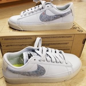 Nike  women Blazer Low SE